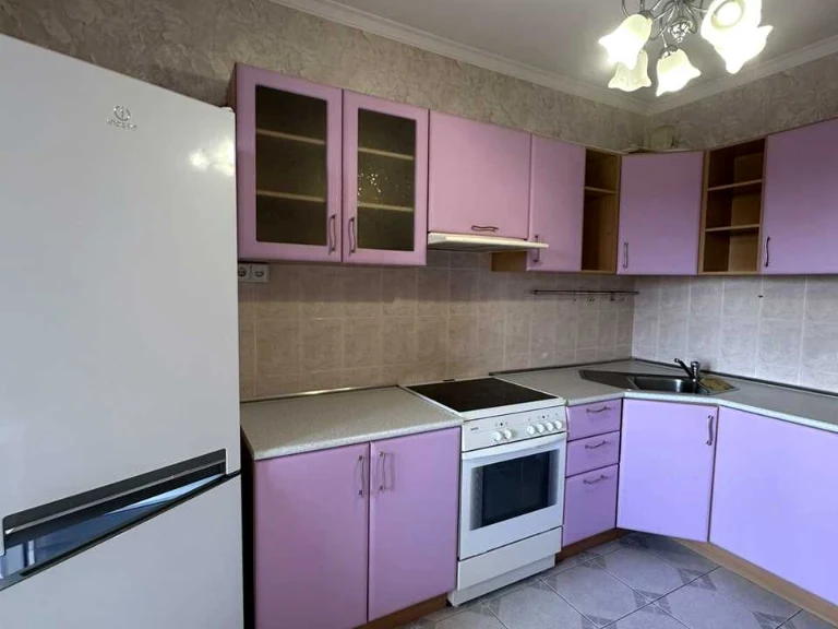 Квартира. Київ, Драгоманова вул.