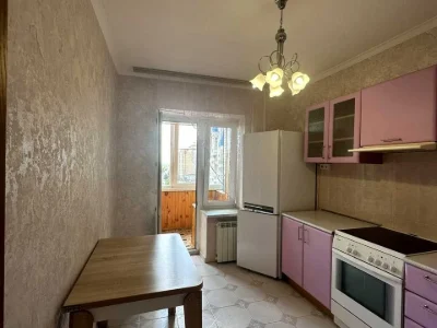 Квартира. Київ, Драгоманова вул.