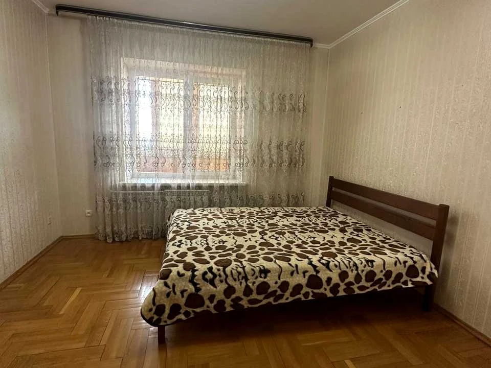 Квартира. Київ, Драгоманова вул.