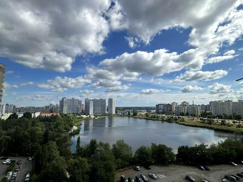 Квартира. Київ, Драгоманова вул.