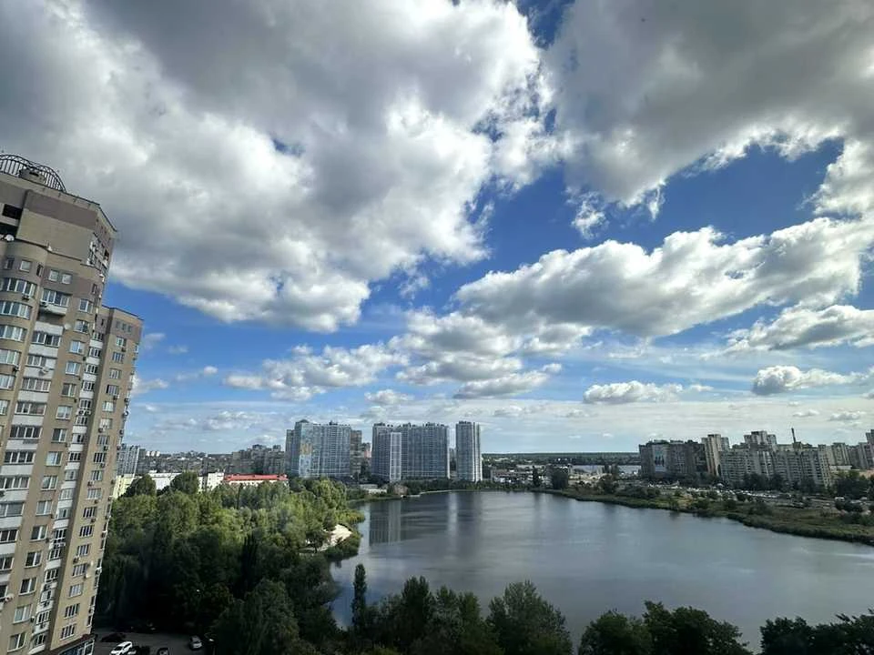 Квартира. Київ, Драгоманова вул.
