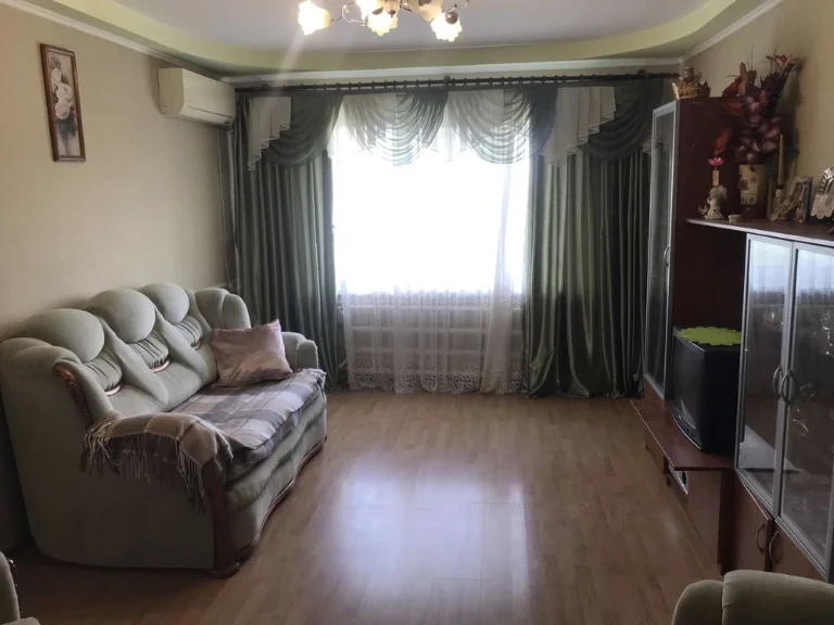 Продаж квартири 3к мебльована