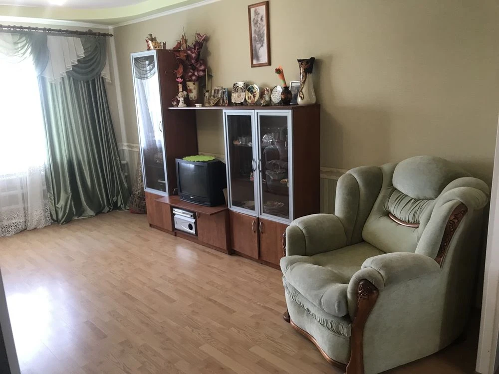 Продаж квартири 3к мебльована