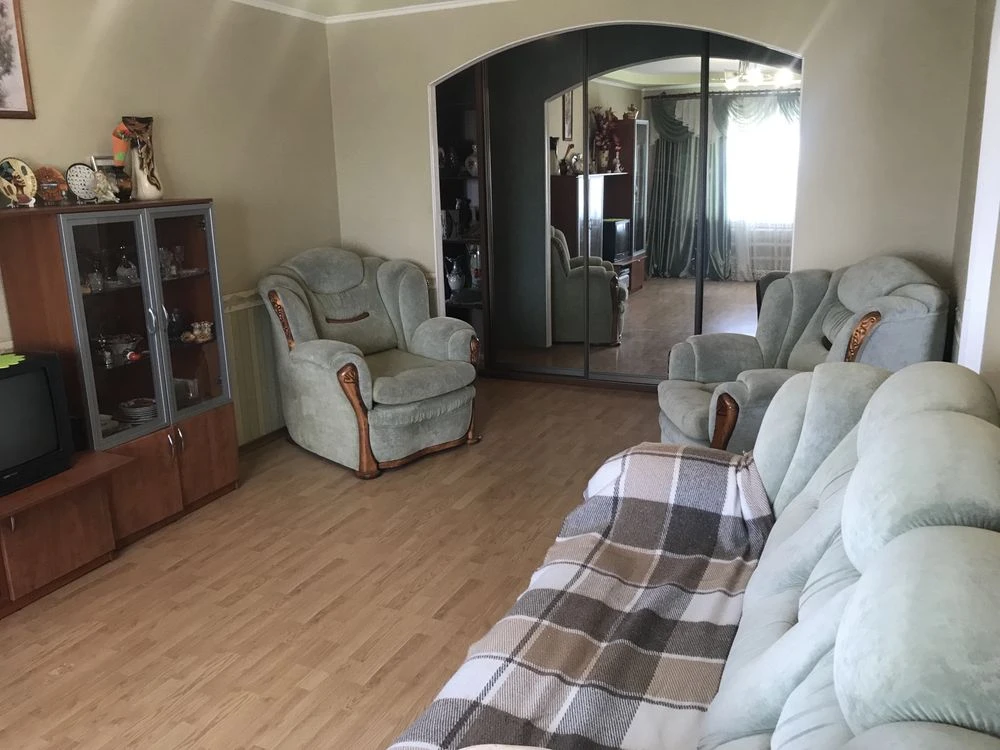 Продаж квартири 3к мебльована