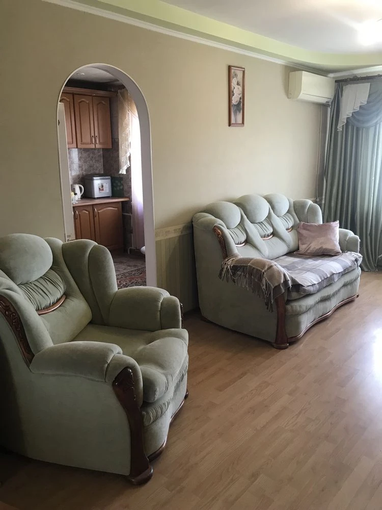 Продаж квартири 3к мебльована