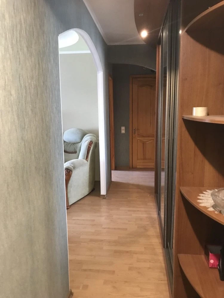 Продаж квартири 3к мебльована