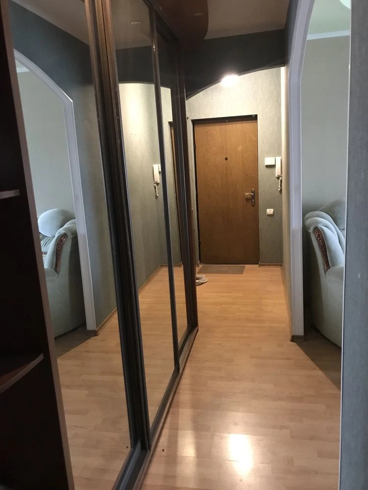 Продаж квартири 3к мебльована