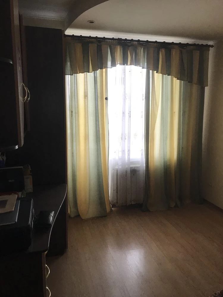 Продаж квартири 3к мебльована