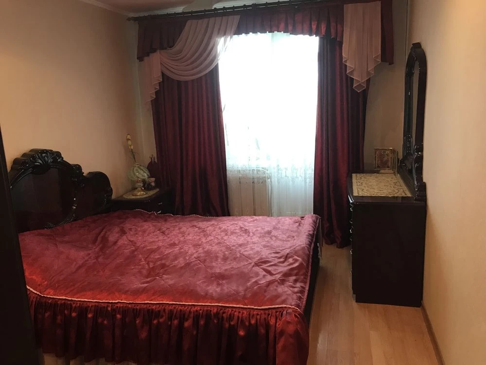 Продаж квартири 3к мебльована