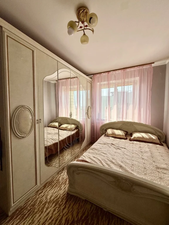 Продаж 2 кімнатна квартира пр. Червоної Калини (Санта -Барба