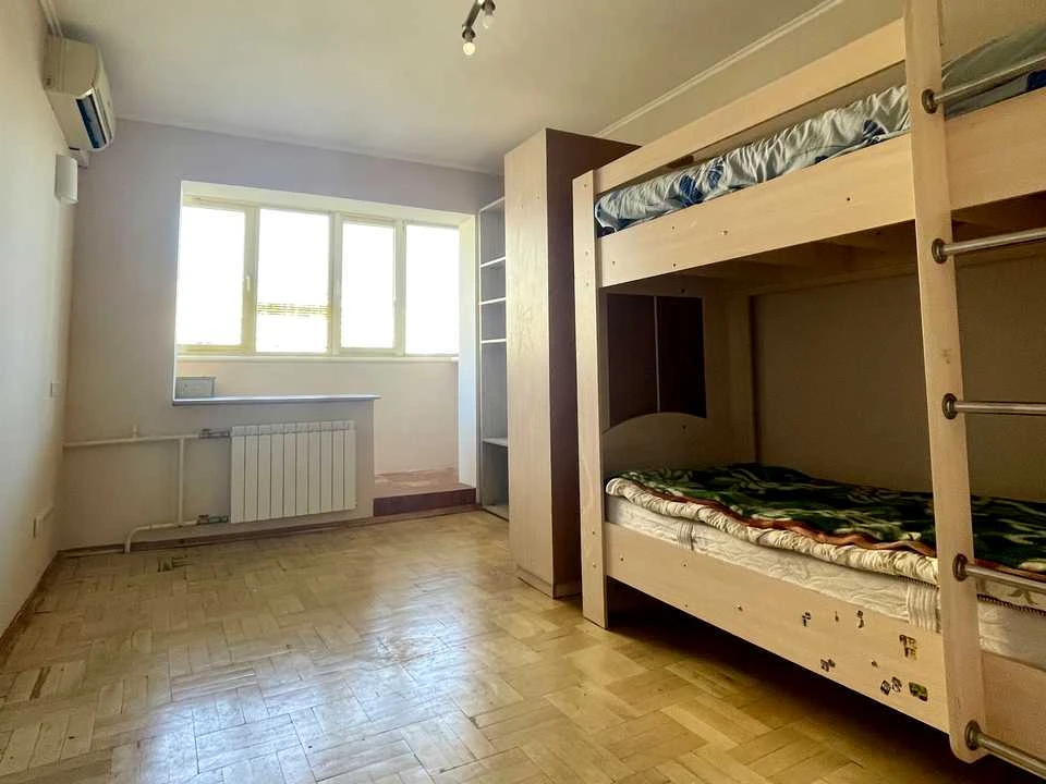 Квартира. Київ, Голосіївська вул.