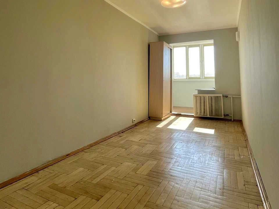 Квартира. Київ, Голосіївська вул.