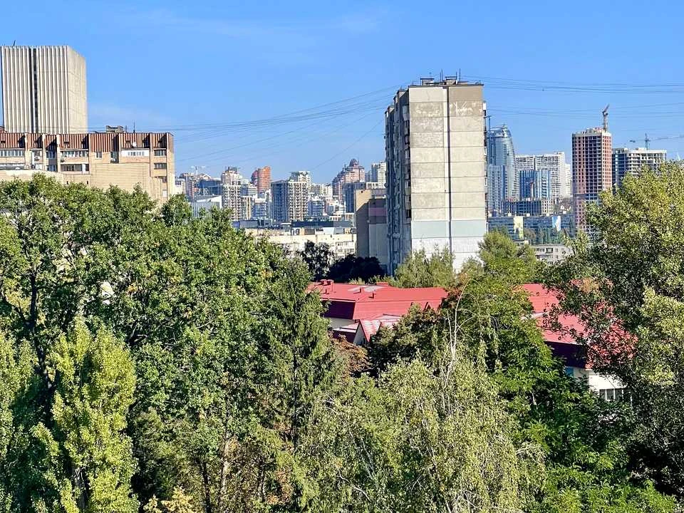Квартира. Київ, Голосіївська вул.