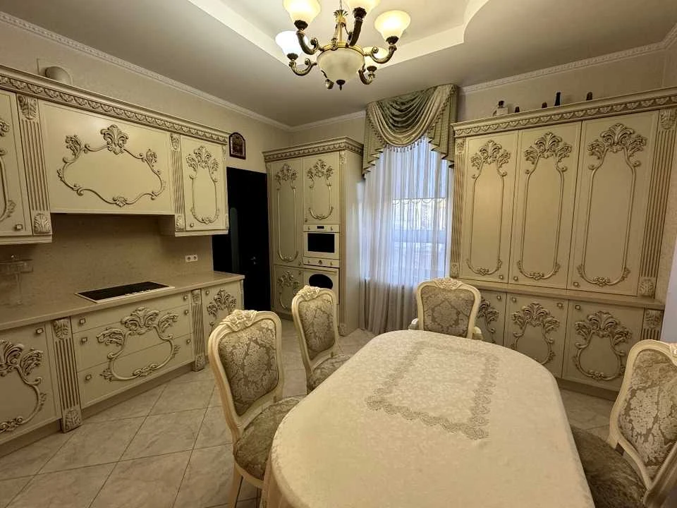 Будинок. Київ, Армійська вул.