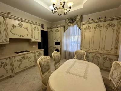 Будинок. Київ, Армійська вул.