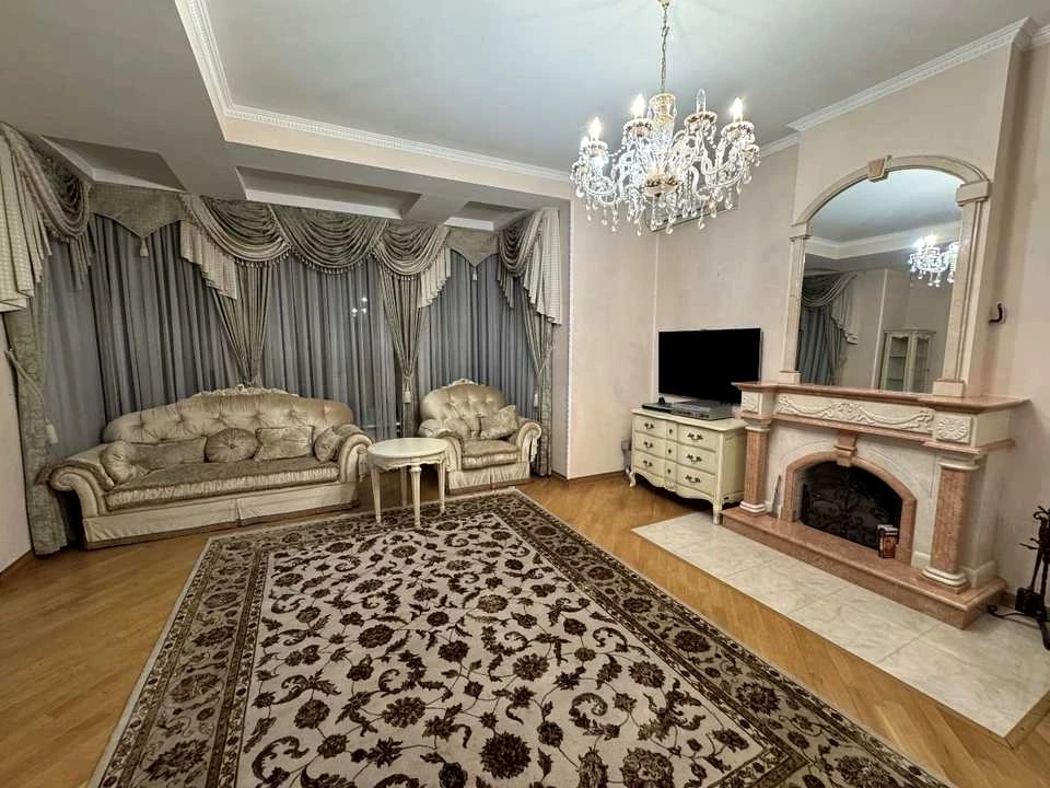 Будинок. Київ, Армійська вул.