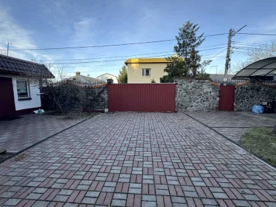 Будинок. Київ, Армійська вул.