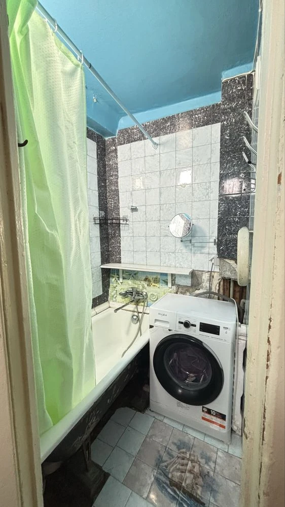 Продам 2х комнатную квартиру на комосе