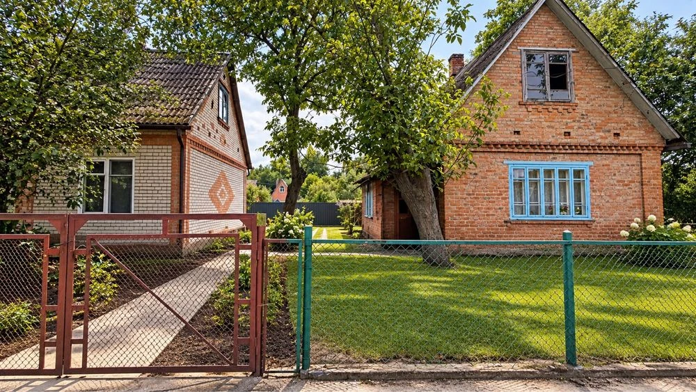 Продаж Будинків. 8 соток . РІВНА ДІЛЯНКА. Поруч ліс і річка.