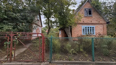 Продаж Будинків. 8 соток . РІВНА ДІЛЯНКА. Поруч ліс і річка.