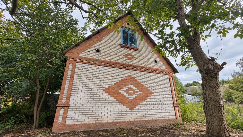 Продаж Будинків. 8 соток . РІВНА ДІЛЯНКА. Поруч ліс і річка.