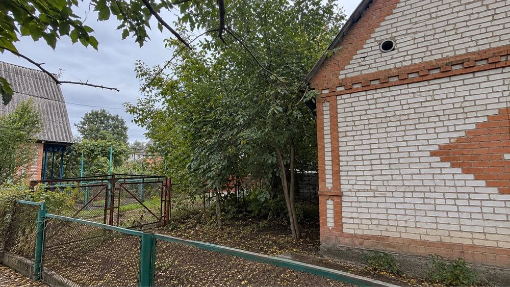 Продаж Будинків. 8 соток . РІВНА ДІЛЯНКА. Поруч ліс і річка.