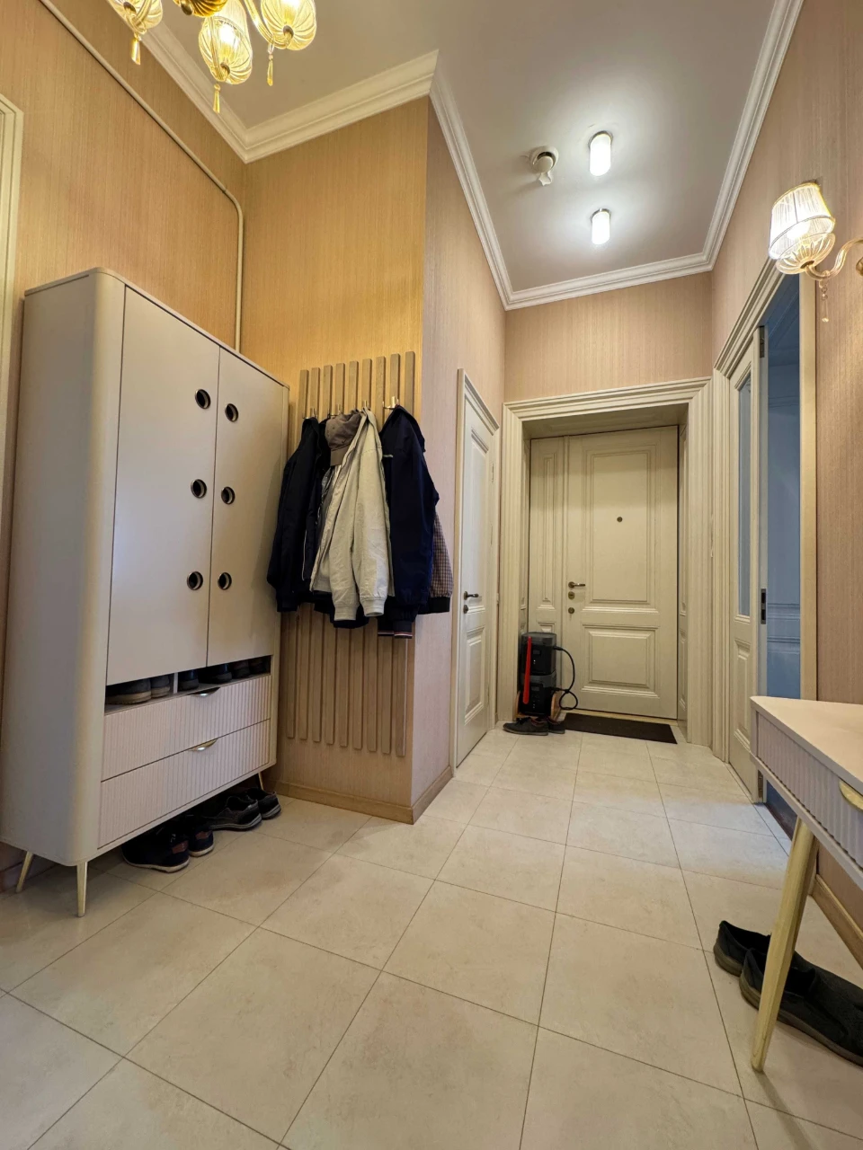 Продаж 5 кімнатної квартири по вул. Київська, 150 м.кв, укри