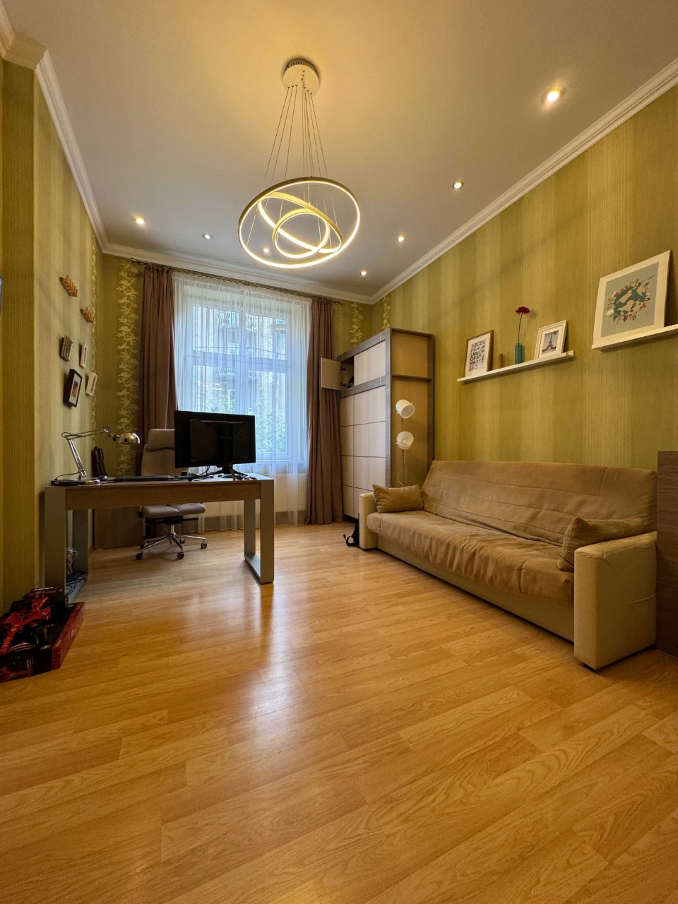 Продаж 5 кімнатної квартири по вул. Київська, 150 м.кв, укри