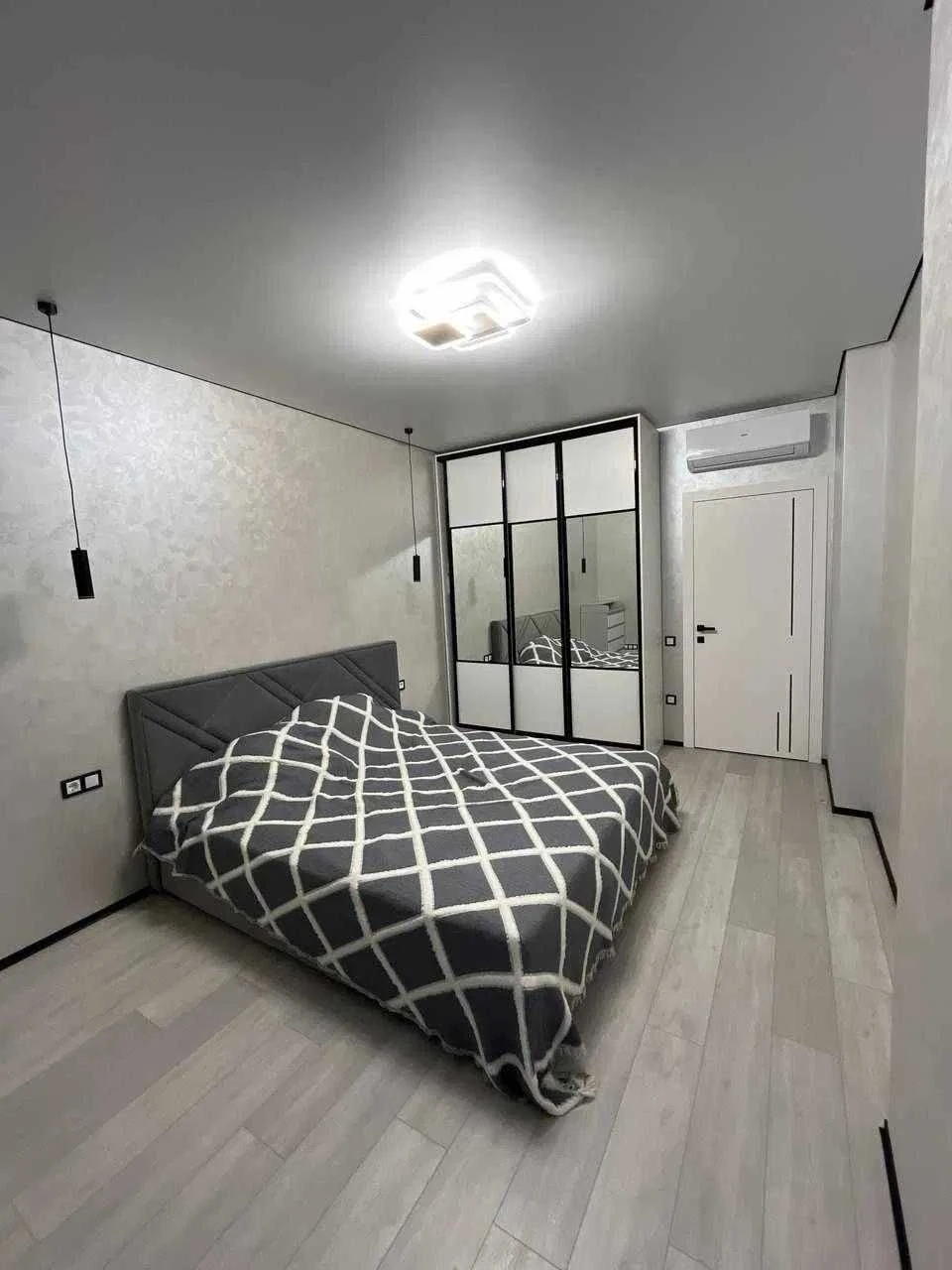 Продаж 1-к. квартири 39/23/15м² ЖК Щасливий вул. Бігова 1089