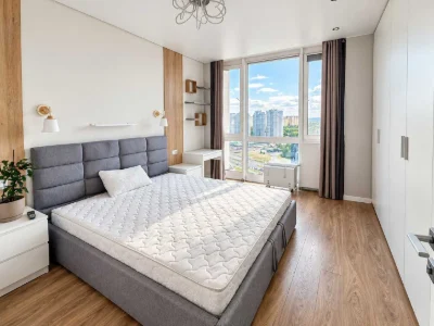 Продаж видової 2-кімнатної квартири в ЖК «Славутич», вул. За