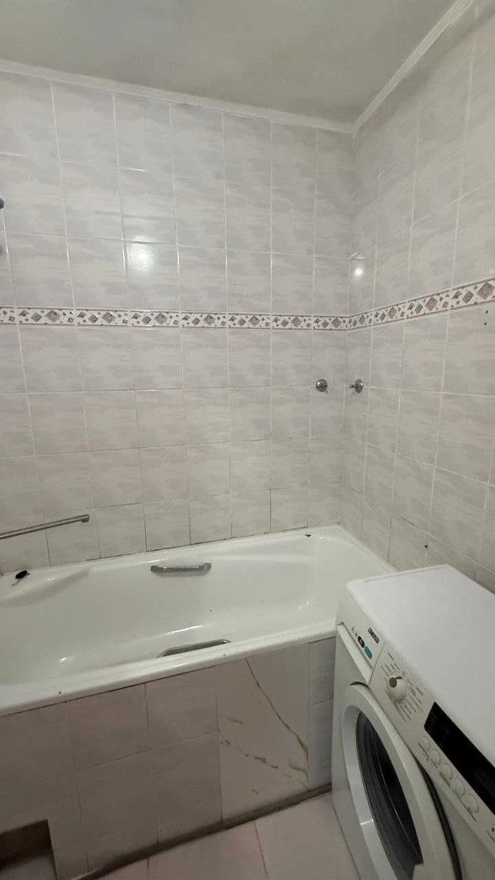 Продам 2 кімнатну в спецпроекті парк Марка Твена ( Горького)