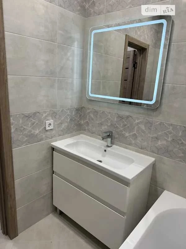 Власник! Продаж 2к квартири 70 м на вул. Затишна 15