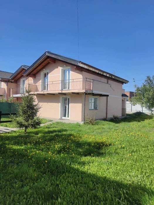 Townhouse for sale with renovation, furniture and appliances.