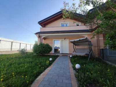 Townhouse for sale with renovation, furniture and appliances.