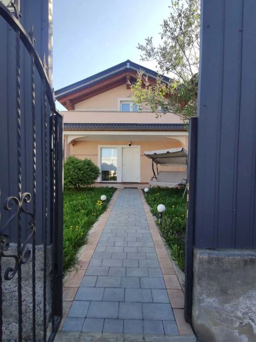 Townhouse for sale with renovation, furniture and appliances.