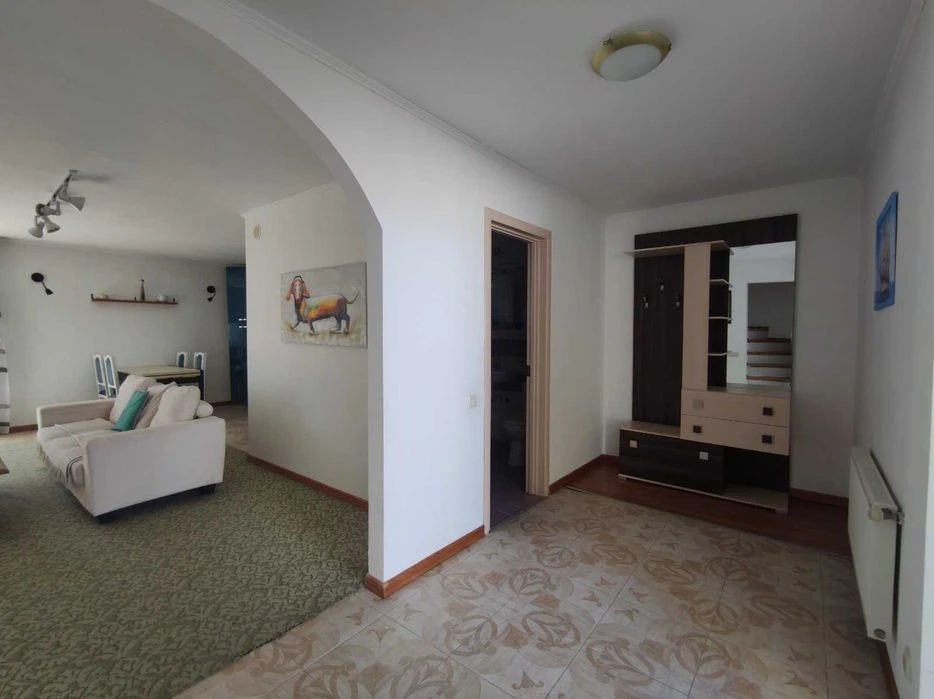 Townhouse for sale with renovation, furniture and appliances.