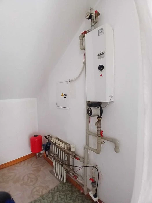 Townhouse for sale with renovation, furniture and appliances.