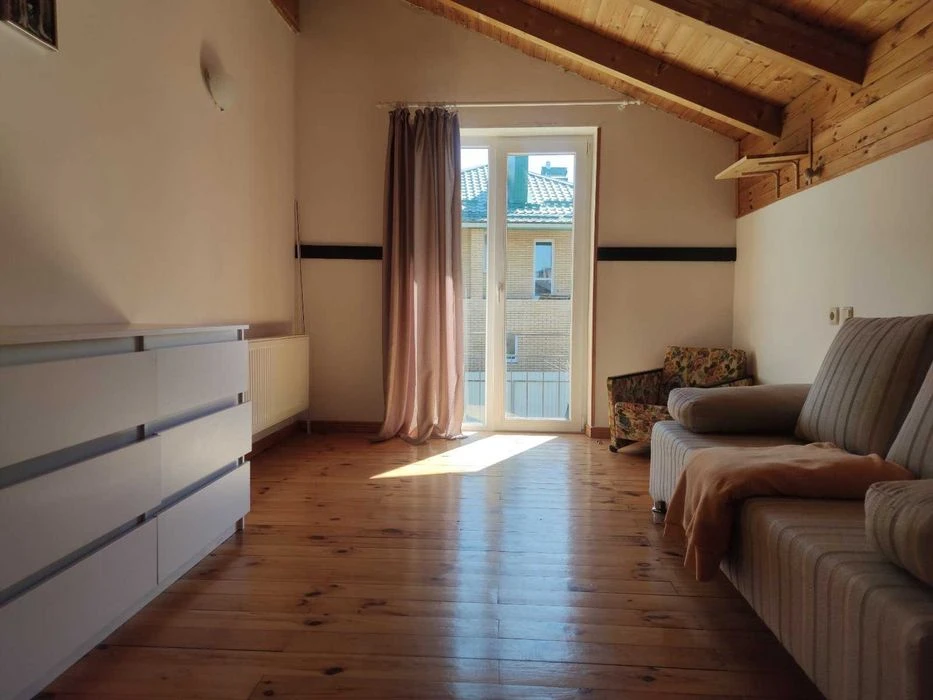 Townhouse for sale with renovation, furniture and appliances.