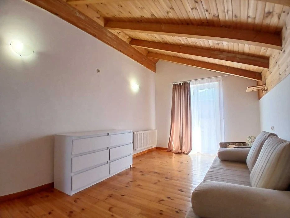 Townhouse for sale with renovation, furniture and appliances.