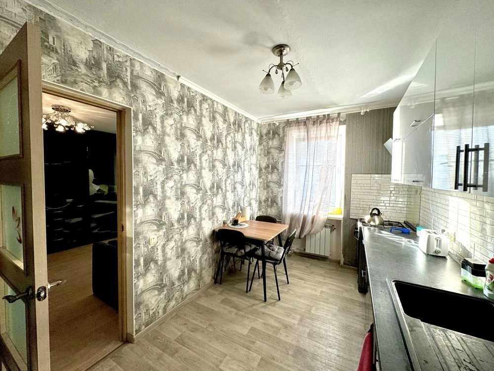 Продаж 3 кімнатної квартири, 1-а лінія , район Колос