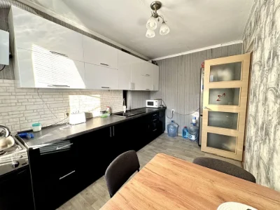 Продаж 3 кімнатної квартири, 1-а лінія , район Колос
