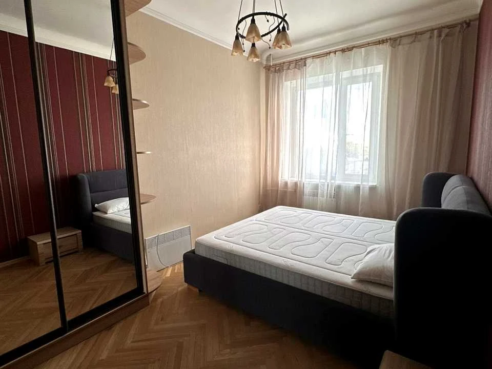 Квартира. Київ, Загорівська вул.