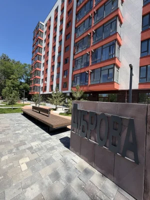 Простора квартира на 6 поверсі по вулиці Чорновола біля вход