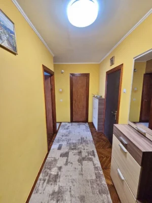 Двокімнатна квартира на вул. Морозній