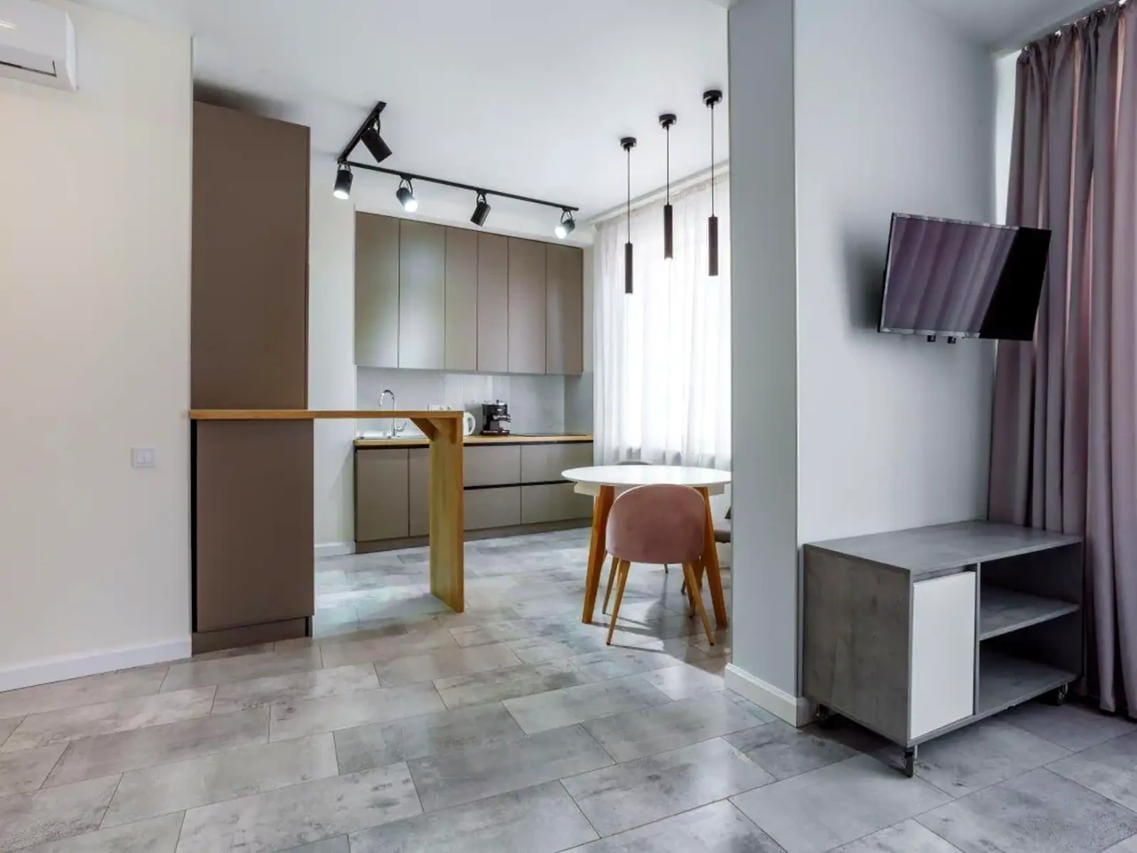Оренда квартири 1-кімн. 44 м² 18/25 пов.