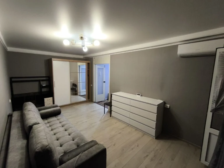 Продам 2х комнатную квартиру, космос возле парка