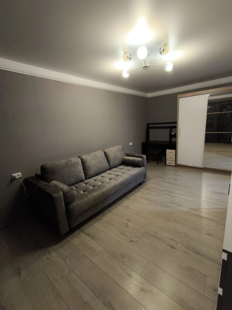 Продам 2х комнатную квартиру, космос возле парка