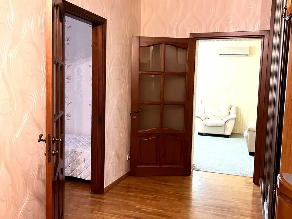 Квартира. Київ, Верховної Ради бульв.