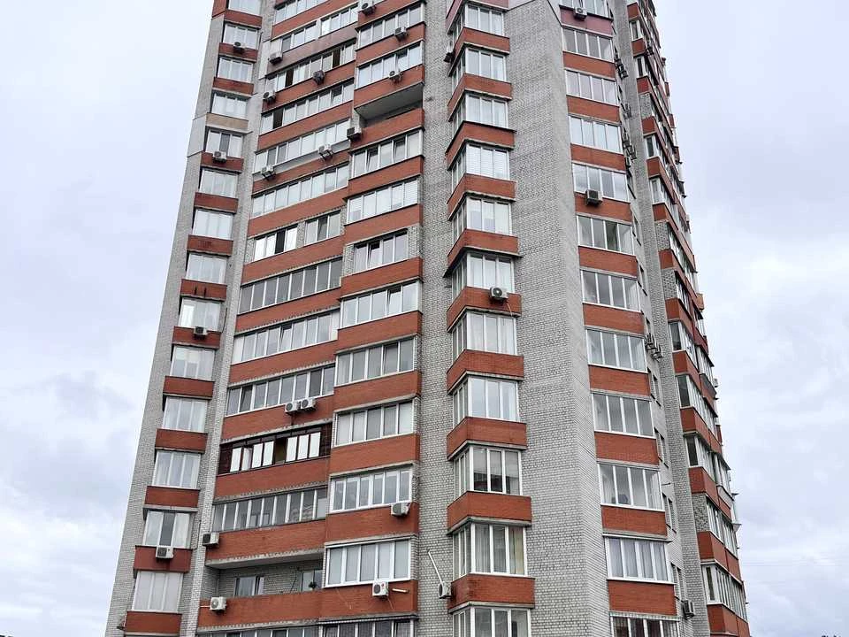 Квартира. Київ, Верховної Ради бульв.