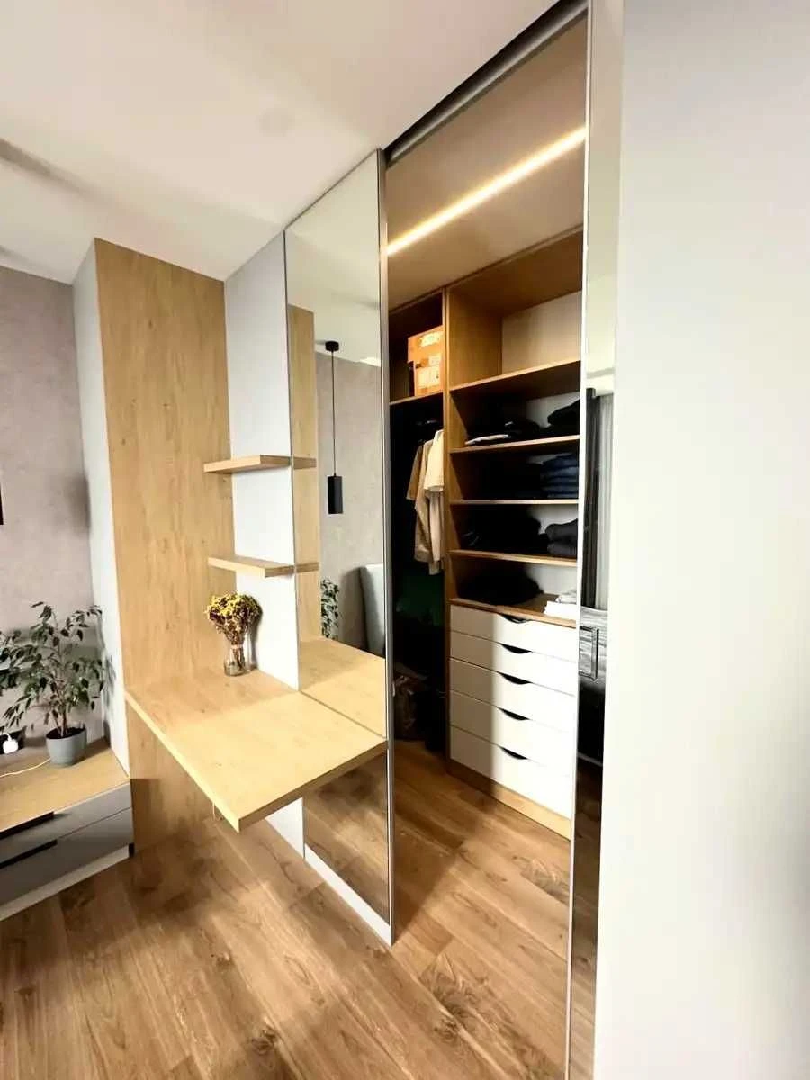 Продаж 1-кімнатної квартири в ЖК «Славутич», метро Славутич
